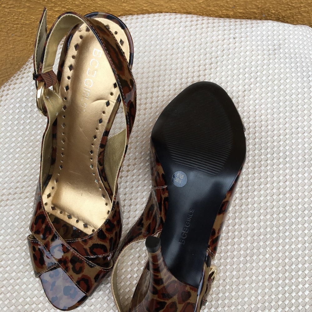 Shoes - Picture 4 of 5